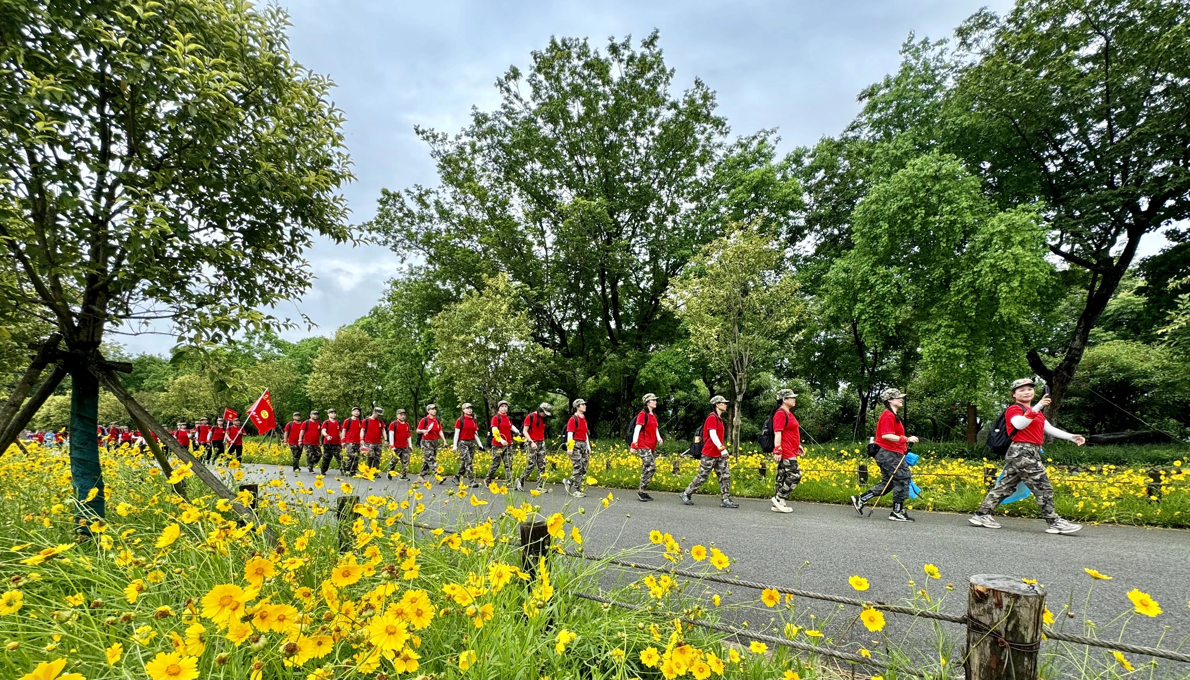 缅怀革命先烈，追寻红色记忆 | hth官网入口受邀参加永嘉县第十五届重走红军路活动
