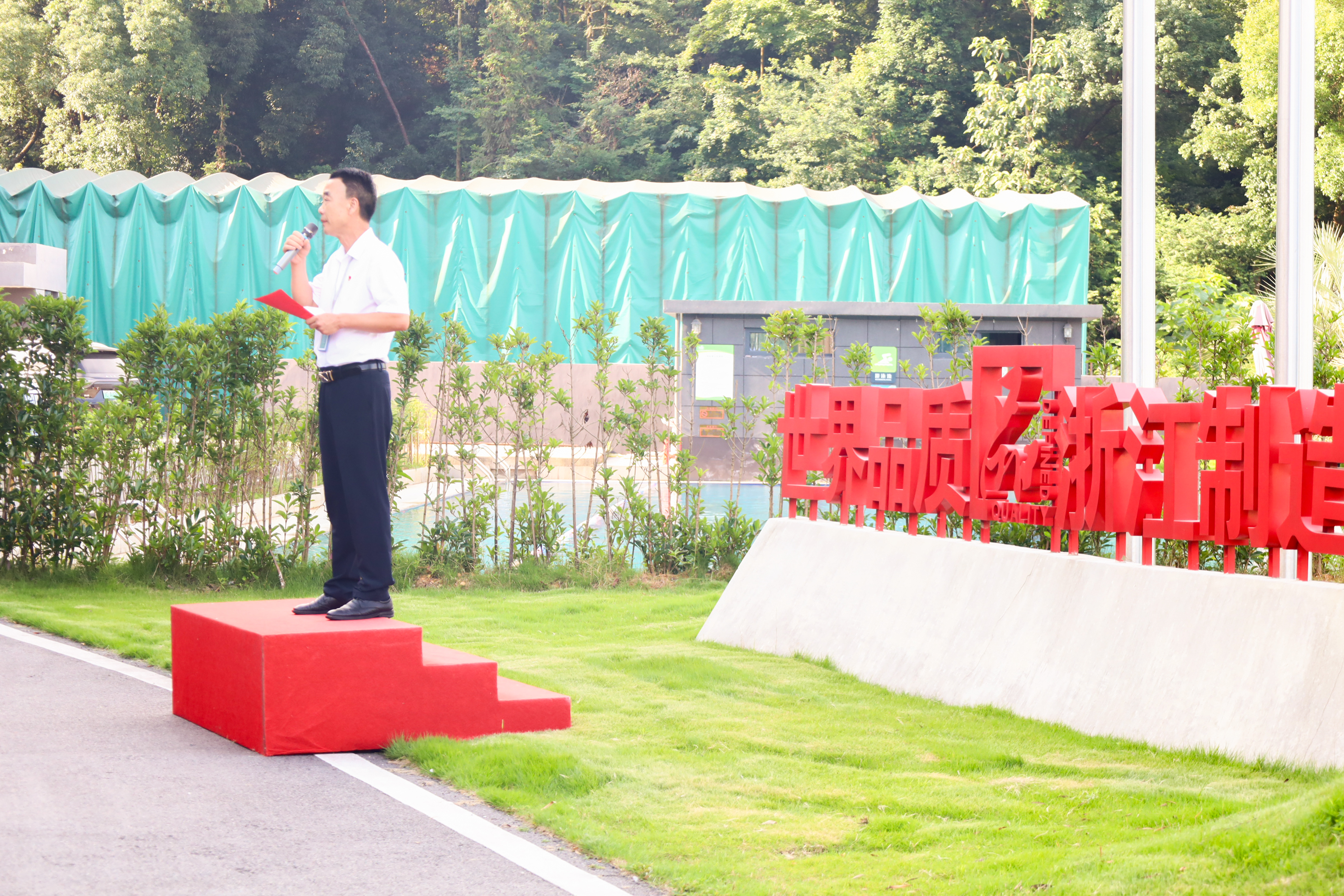 传承红色精神 谱写时代华章 | hth官网入口隆重举行升旗仪式